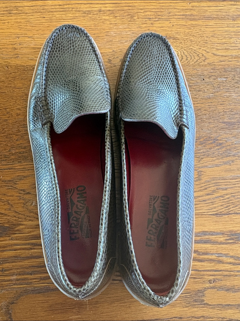 Ferragamo Women’s Olive Green Leather Loafers New without tags. - Picture 2 of 7